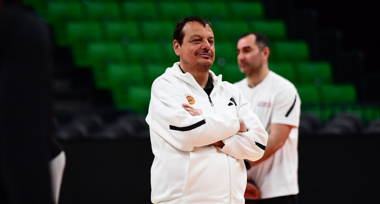 Ο Εργκίν Αταμάν έχει έναν ευχάριστο «πονοκέφαλο» αφού έχει 15 παίκτες στη διάθεσή του για το ματς με τον Ερυθρό Αστέρα/Πηγή: Eurokinissi