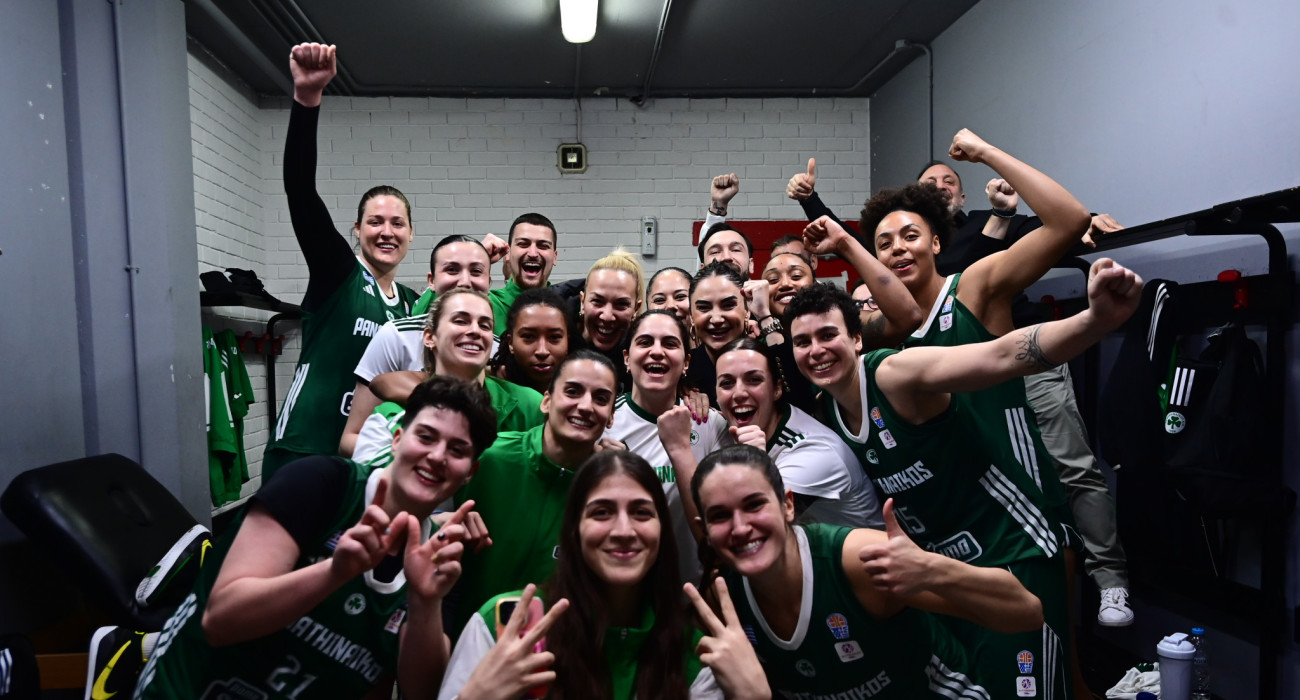 Οι παίκτριες του Παναθηναϊκού πανηγυρίζουν τη νίκη και την πρόκριση επί του Ολυμπιακού στο ΣΕΦ / Πηγή: Eurokinissi