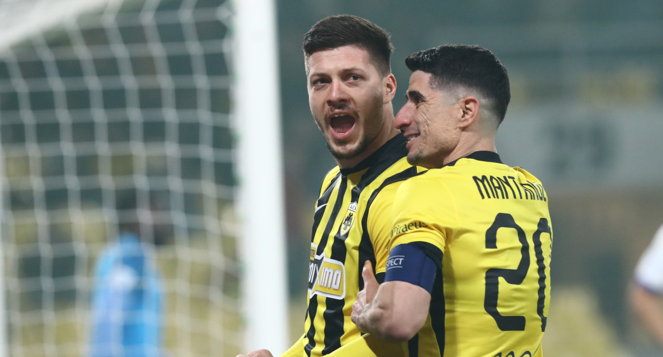 Ο Λούκα Γιόβιτς με τον Πέτρο Μάνταλο /Πηγή: Eurokinissi