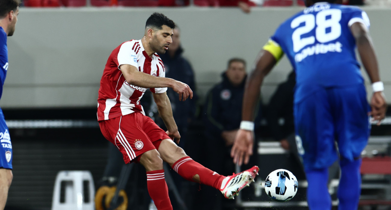 Ο Μεχντί Ταρέμι στην αναμέτρηση του Ολυμπιακού με την ΑΕΛ Novibet / Πηγή: Eurokinissi