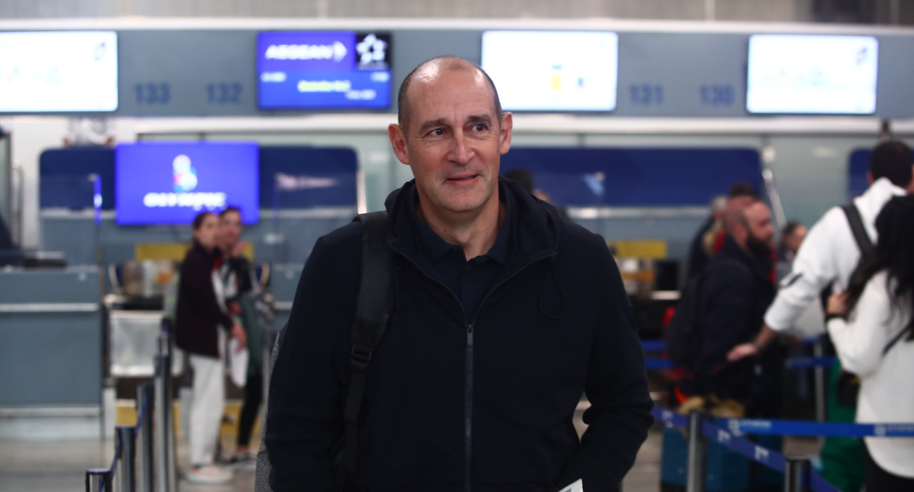 Ο Παναγιώτης Αγγελόπουλος στην αναχώρηση του Ολυμπιακού για τη Βαλένθια / πηγή: eurokinissi