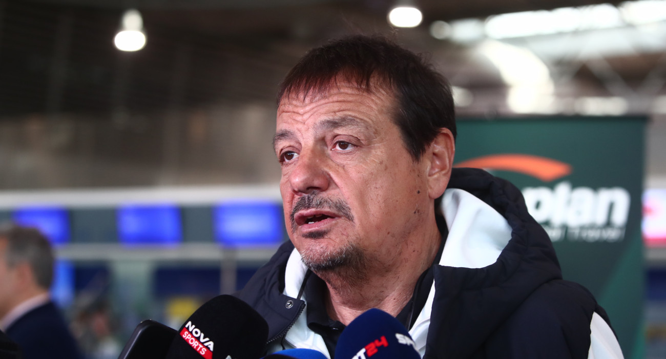 Ο Εργκίν Αταμάν κατά την αναχώρηση του Παναθηναϊκού για το Σεράγεβο για την αναμέτρηση κόντρα στην Dubai BC / Πηγή: Eurokinissi