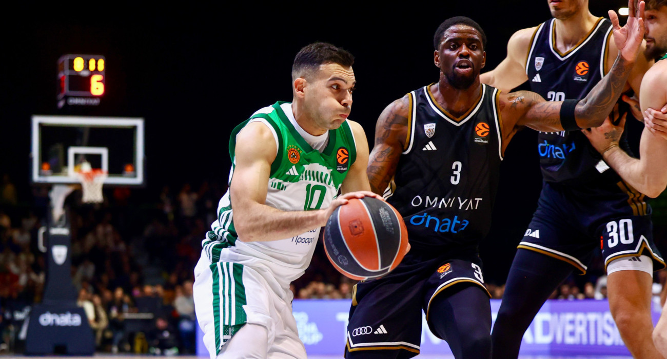 Ο Κώστας Σλούκας απέναντι στη Dubai BC / πηγή: eurokinissi