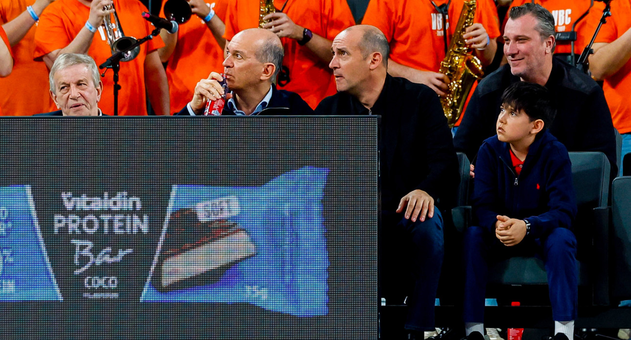 Η διοίκηση του Ολυμπιακού στη Roig Arena της Βαλένθια, Πηγή: Eurokinissi