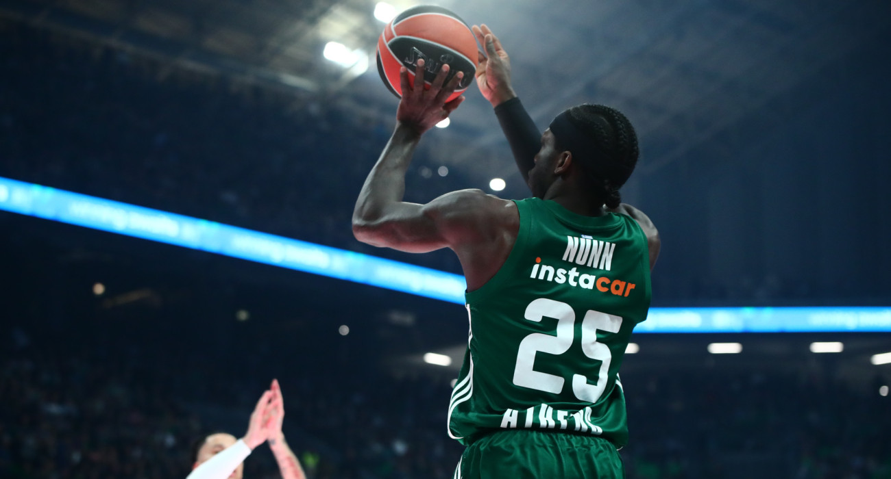 Ο Κέντρικ Ναν πετά... φωτιές / Πηγή: Eurokinissi