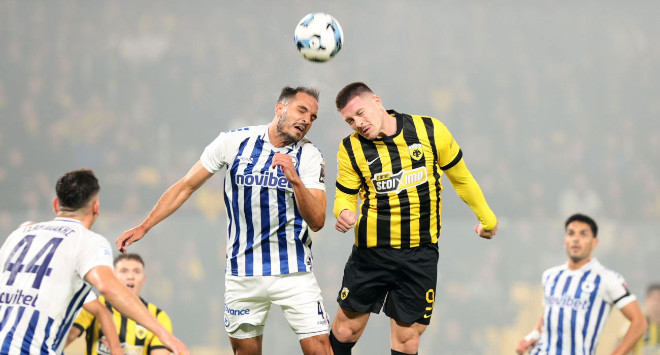 Σταυρόπουλος και Γιόβιτς σε μονομαχία στο παιχνίδι ΑΕΚ - Ατρόμητος / Πηγή: Intime