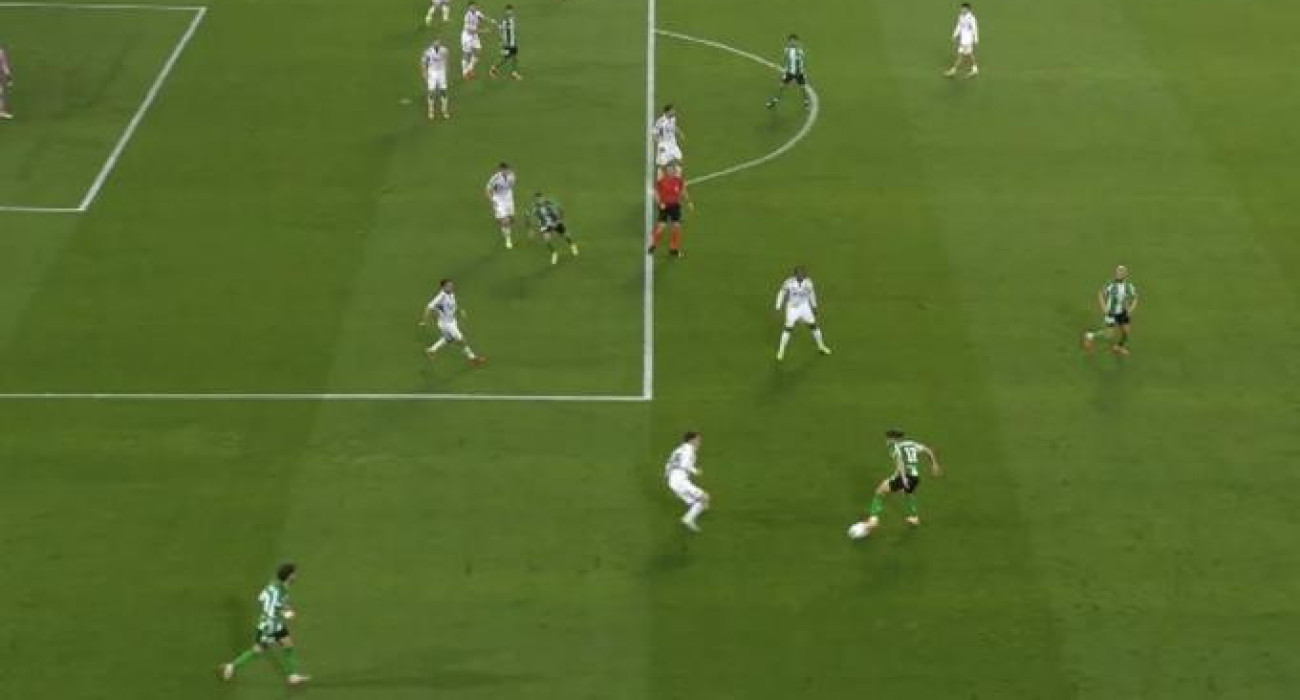 Η στιγμή που ο Εζαλζουλί βρίσκεται σε θέση οφσάιντ / Screenshot