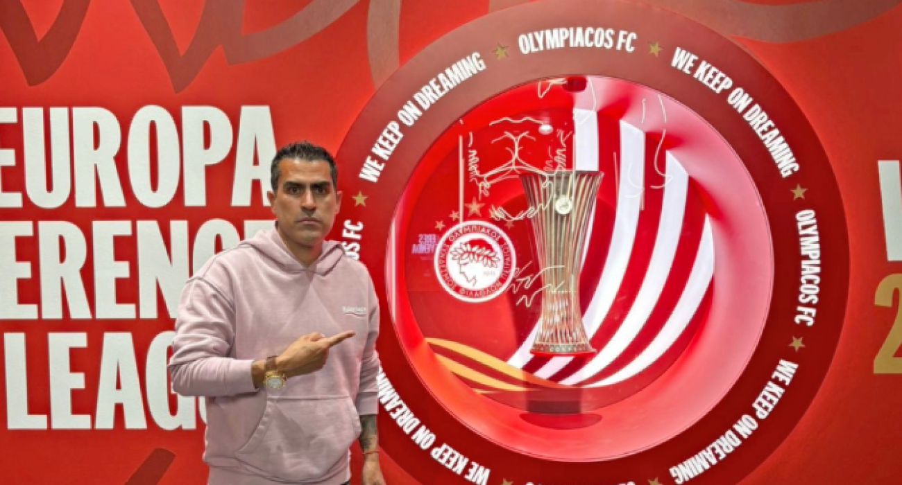 Ο Νέρι Καστίγιο στο μουσείο του Ολυμπιακού / Πηγή: X @Olympiacos FC