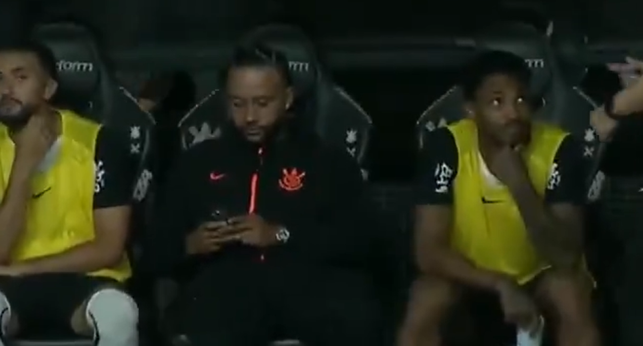 Ο Μέμφις Ντεπάι κατά τη διάρκεια της αναμέτρησης της Κορίνθιανς με τη Φλαμένγκο / Screenshot