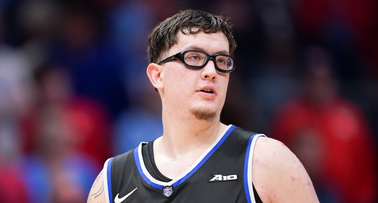 Ο viral σέντερ των Σεντ Λιούις Μπίλικενς, Ρόμπι Άβιλα / Πηγή: Dylan Buell / Getty Images