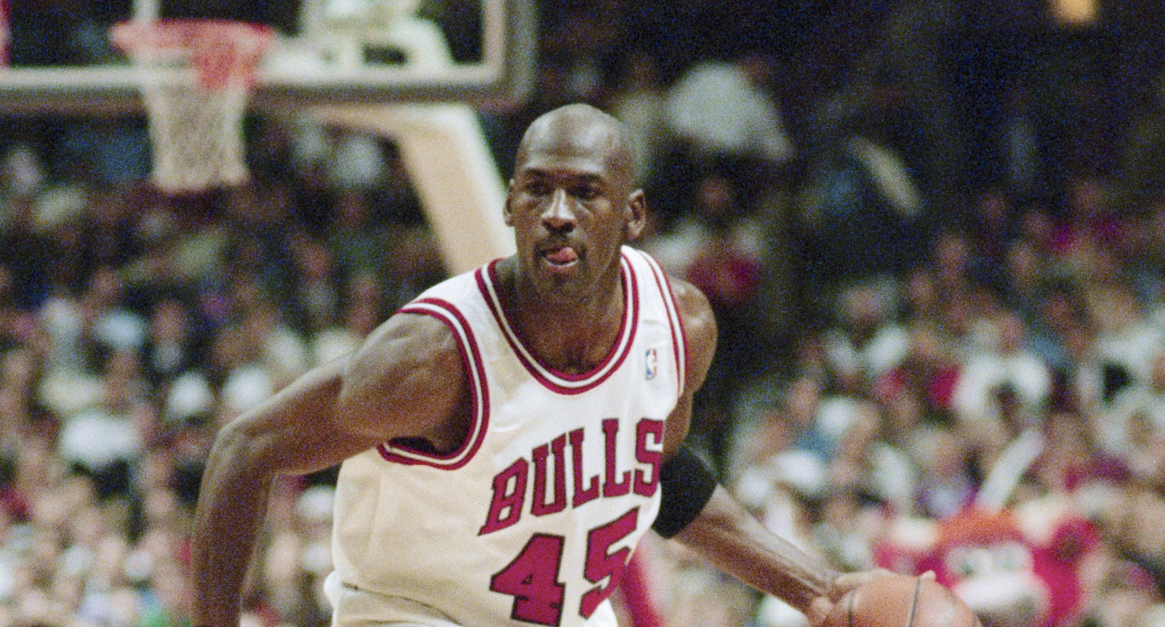 Η επιστροφή του Μάικλ Τζόρνταν στα παρκέ του NBA, φορώντας τη φανέλα με το νούμερο 45 / Πηγή:  Jonathan Daniel/Allsport/Getty Images)