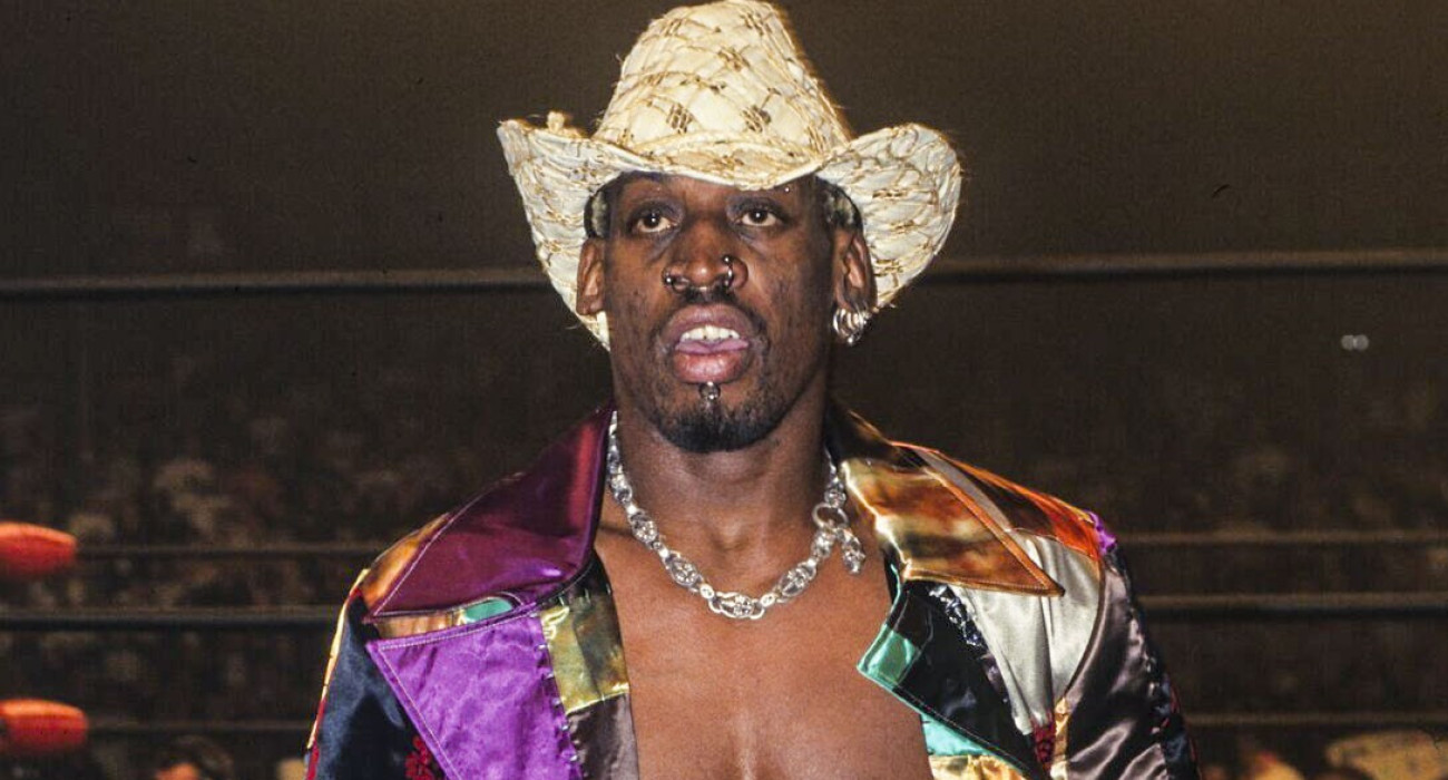 Ο Ντένις Ρόντμαν στην είσοδό του στο Monday Night NITRO του 1999 Πηγή: WWE / WWE via Getty Images