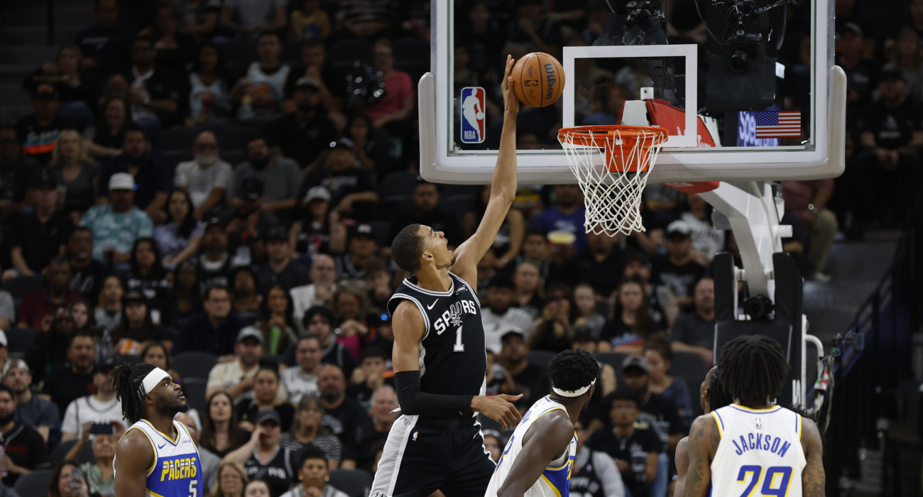 Οι Σαν Αντόνιο Σπερς νίκησαν εύκολα τους Ιντιάνα Πέισερς/Photo by Ronald Cortes/Getty Images