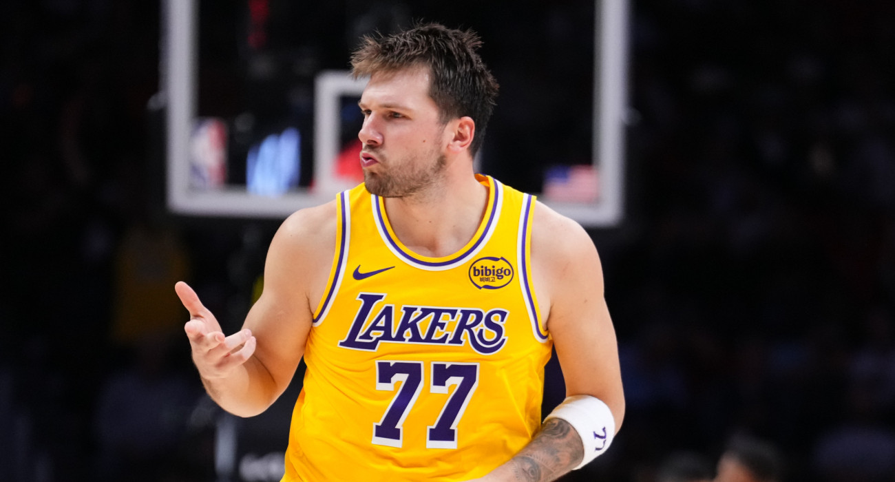 Ο Λούκα Ντόντσιτς πέτυχε 60 πόντους στη νίκη των Λέικερς επί των Χιτ/Photo by Rich Storry/Getty Images