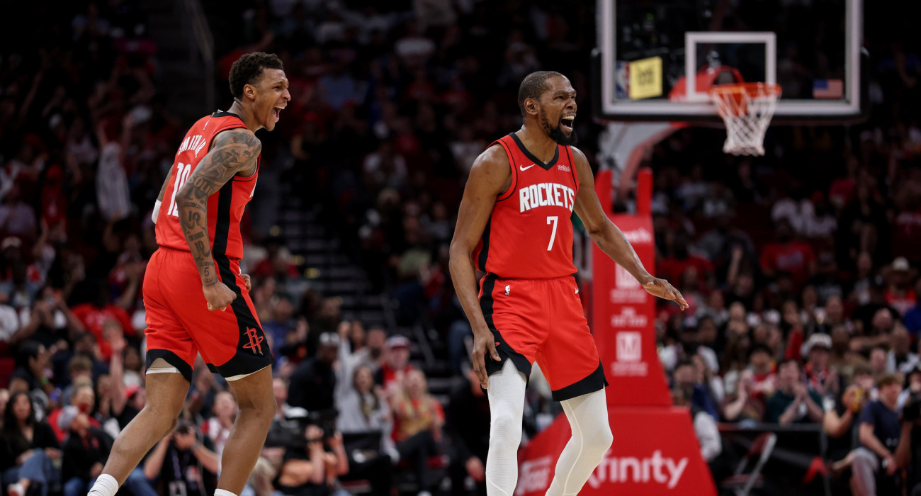 Οι Ρόκετς τελείωσαν το σερί των Χοκς/Photo by Tim Warner/Getty Images