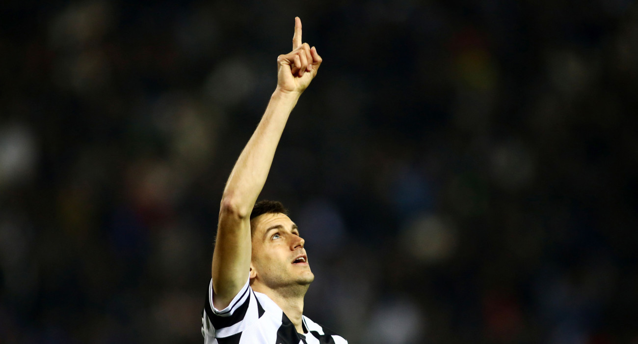 Ο Αλεξάντερ Γερεμέγεφ αφιερώνει στον αδικοχαμένο Κλεομένη το γκολ του απέναντι στον Λεβαδειακό / Πηγή: Intime