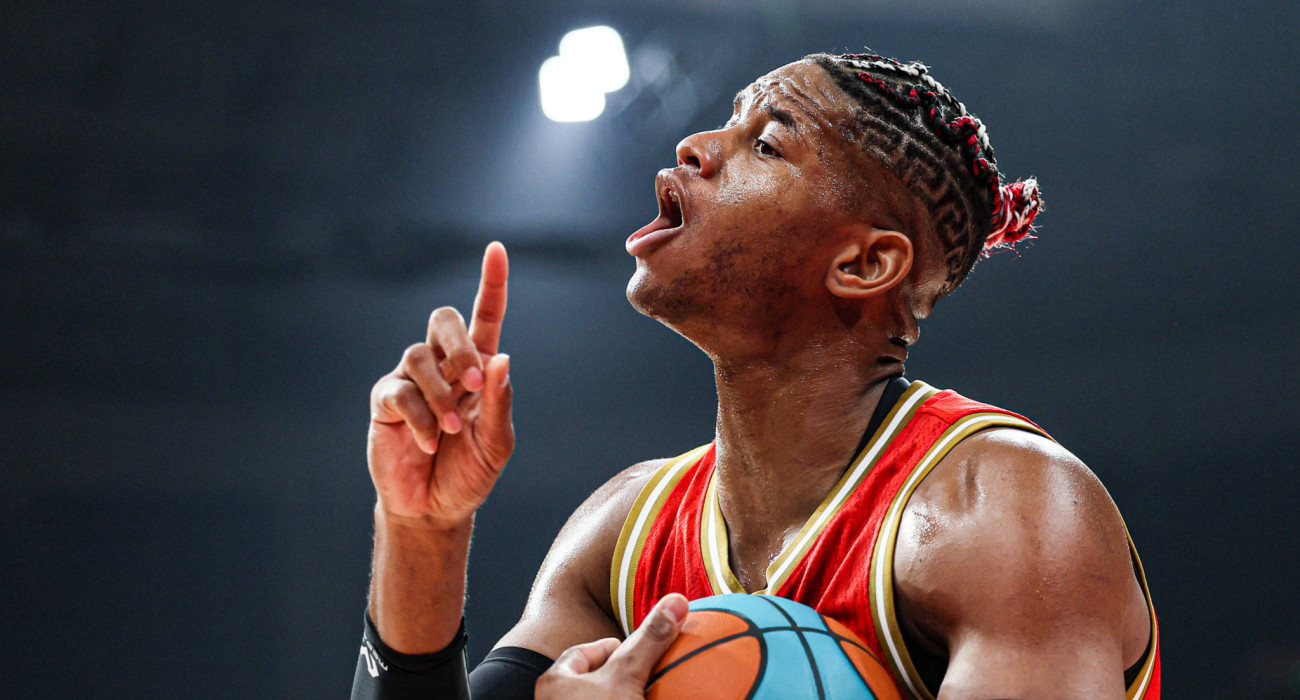 Ο Χασιέλ Ριβέρο επιστρέφει στη σύνθεση του Ερυθρού Αστέρα μετά από έξι μήνες απραξίας / Πηγή: IMAGO