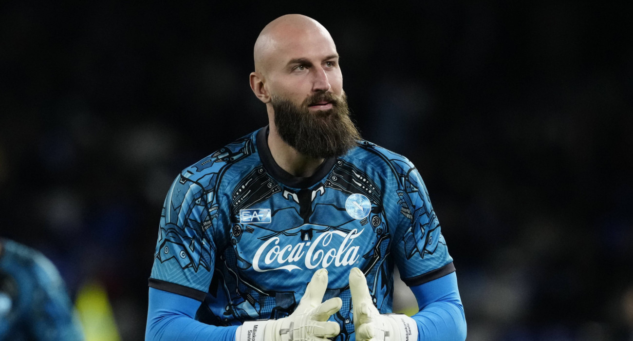 Ο Βάνια Μιλίνκοβιτς-Σάβιτς είναι το τερματοφύλακας της Νάπολι, αλλά θα μπορούσε να είναι και ο σμολ φόργουορντ οποιασδήποτε ομάδας / Πηγή: Imago