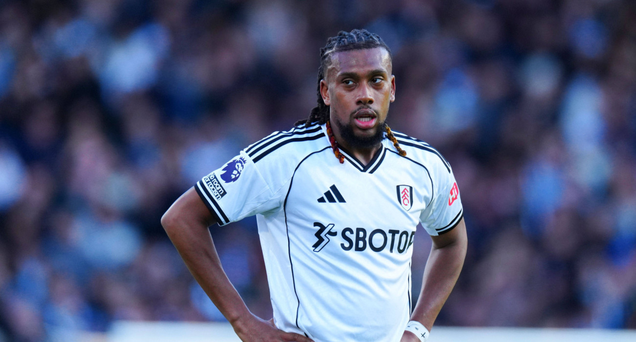 O Άλεξ Ιβόμπι με τη φανέλα της Φούλαμ/Imago