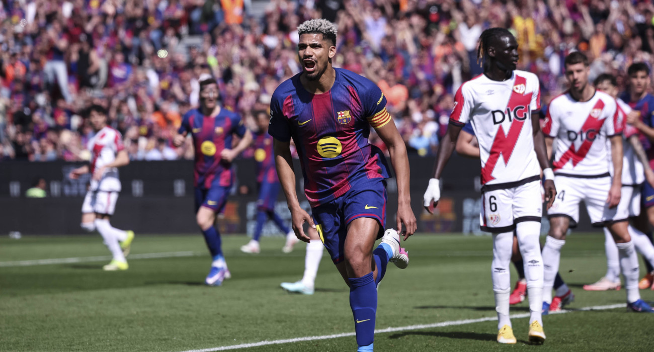 Ο Ρόναλντ Αραούχο πανηγυρίζει το γκολ που πέτυχε κόντρα στη Ράγιο Βαγιεκάνο / Πηγή: Imago