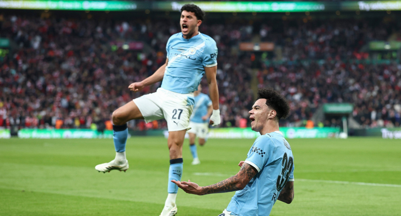 O Nίκο Ο' Ράιλι πανηγυρίζει μαζί με τον Νούνιες το δεύτερο του γκολ / Πηγή: Imago