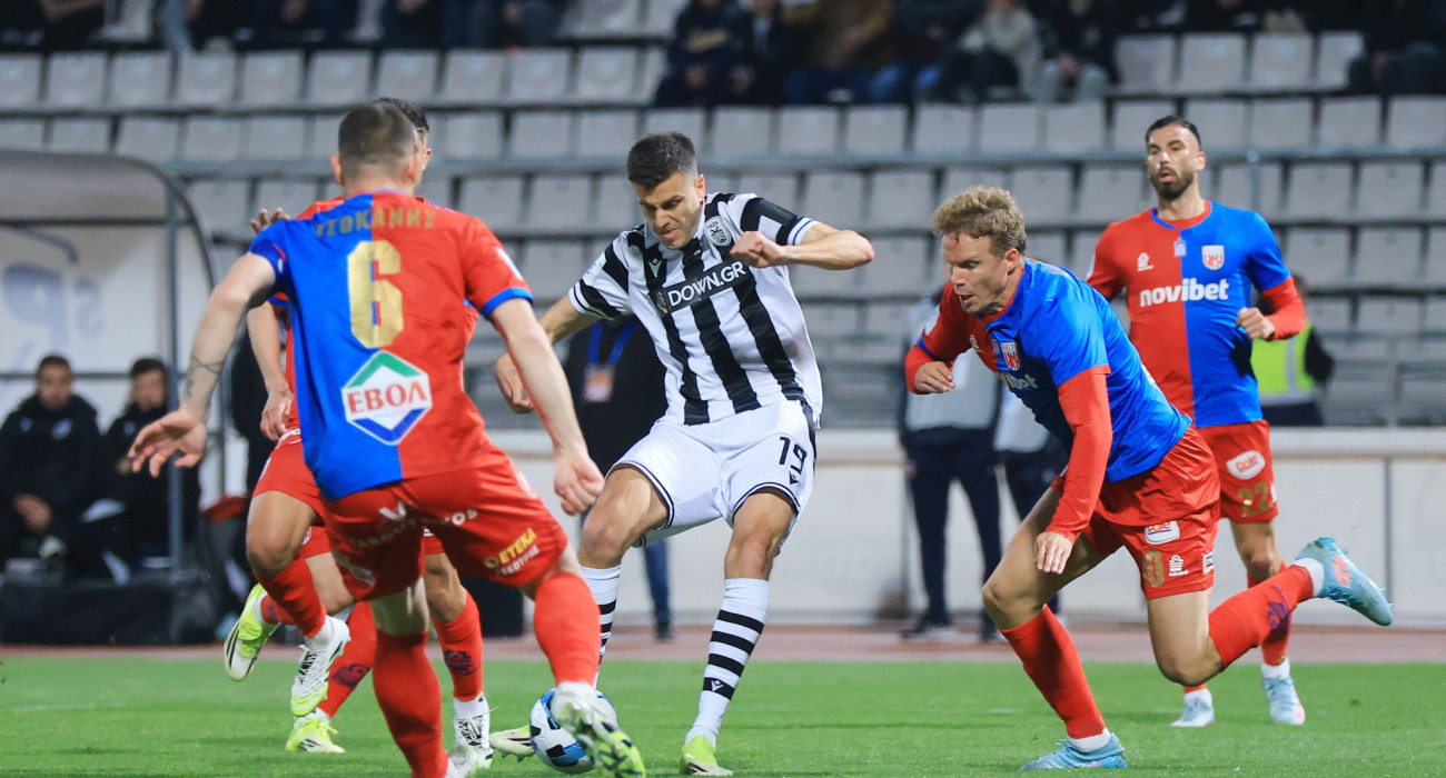 Ο Αλεξάντερ Γερεμέγεφ σκοράρει κόντρα στον Βόλο / Πηγή: Intime