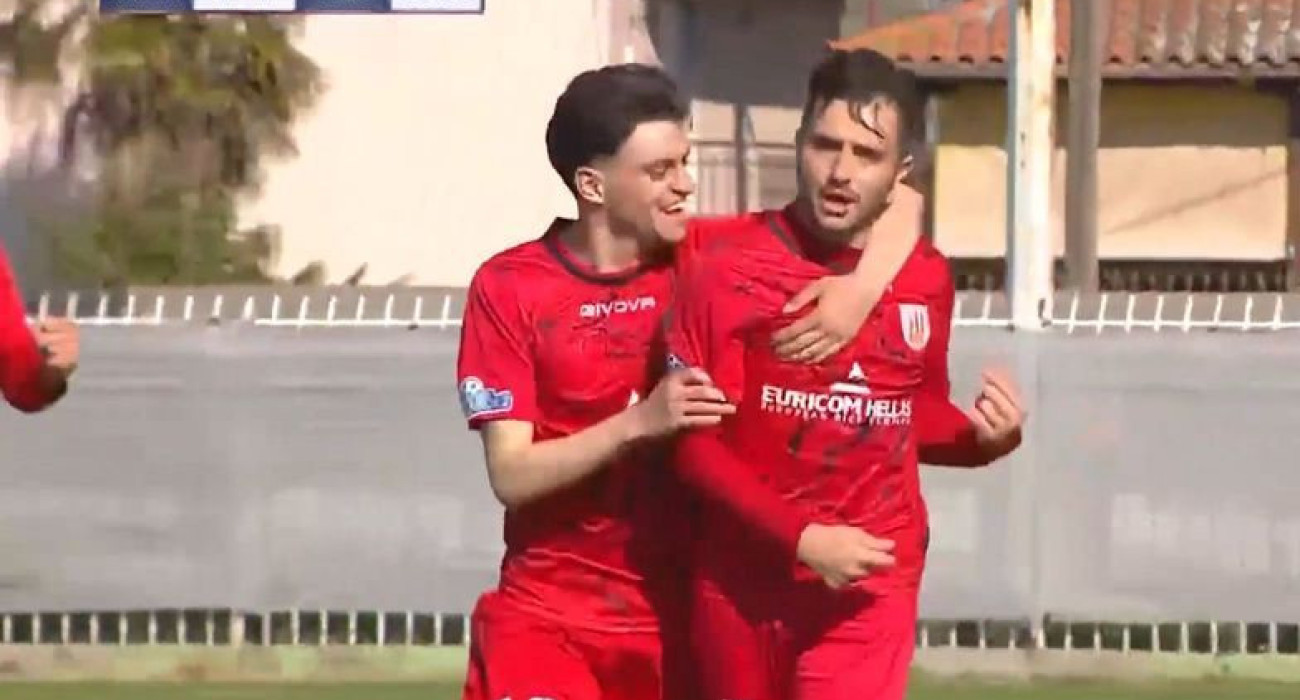 Ο Γιώργος Γαρύφαλλος σημείωσε ένα απίθανο τέρμα στο παιχνίδι των playouts Καμπανιακός - ΠΑΣ Γιάννινα / screenshot