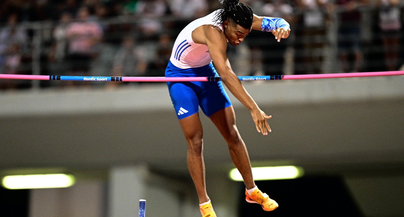 Ο Εμμανουήλ Καραλής περνάει πάνω από τον πήχη σε άλμα του / Πηγή: Eurokinissi