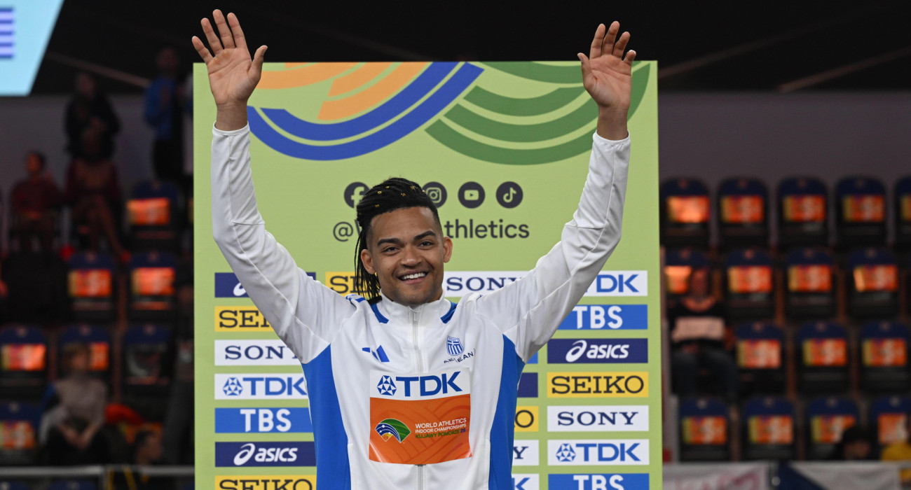 Ο Εμμανουήλ Καραλής στην απονομή του αργυρού μεταλλίου του στο Παγκόσμιο Πρωτάθλημα του Τορούν / Πηγή: Eurokinissi