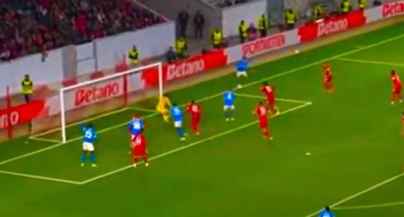 Η στιγμή που μοιράζει ασίστ ο Καρέτσας στο παιχνίδι της Γκενκ