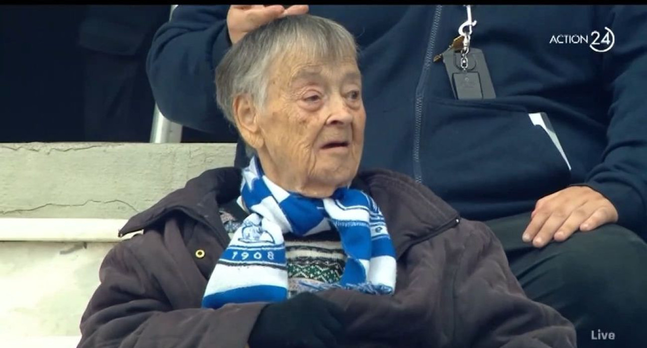 Η κυρία Χάιδω με το κασκόλ του Ηρακλή/ screenshot