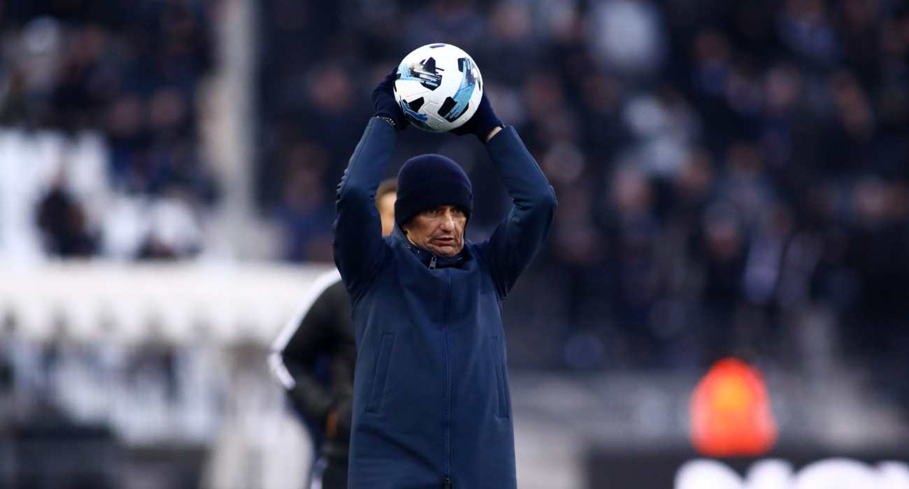 Ο Ραζβάν Λουτσέσκου / Π