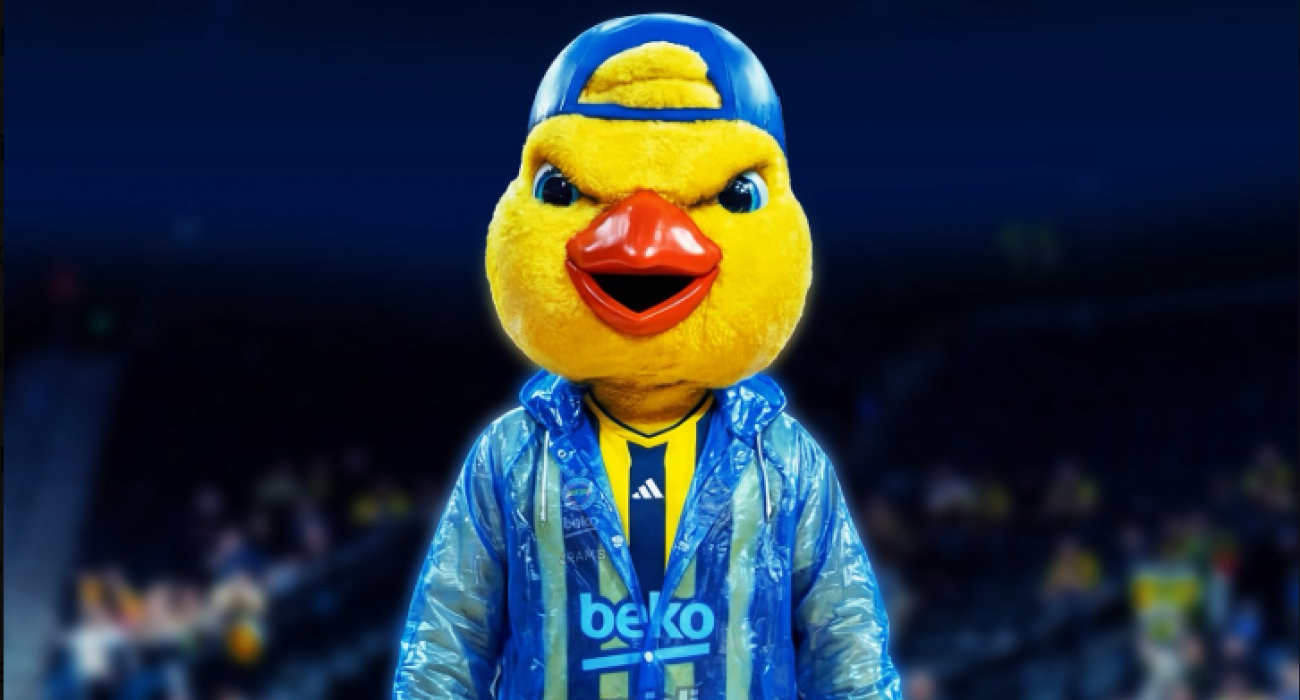 Η Μασκότ της Φενέρμπαχτσε τρολάρει τον Ολυμπιακό φορώντας αδιάβροχο /  πηγή: X:YellowTheCanary