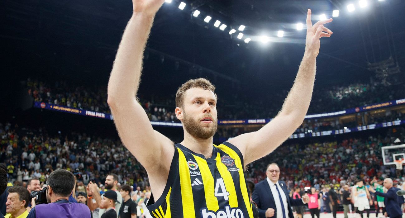 Ο Νικολό Μέλι με τη φανέλα της Φενέρμπαχτσε / πηγή: eurokinissi