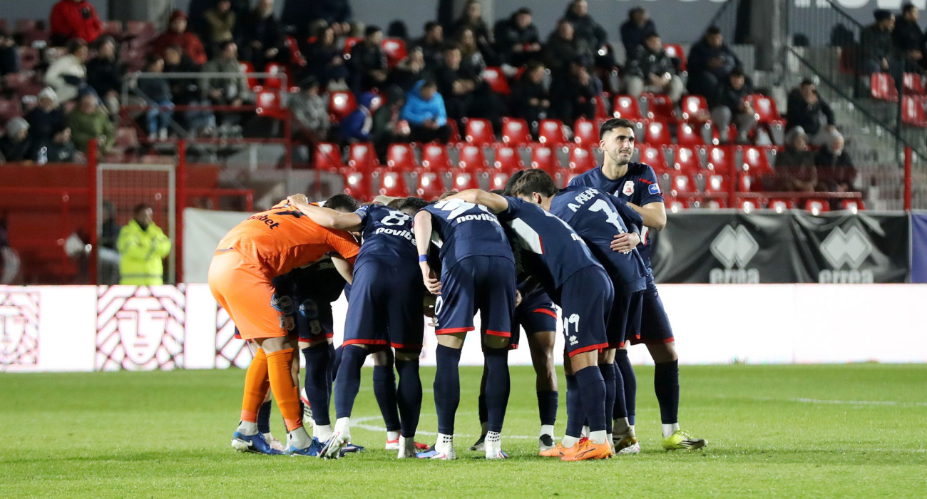 Οι ποδοσφαιριστές του Πανσερραϊκού δίνουν όρκο νίκης / Πηγή: Intime