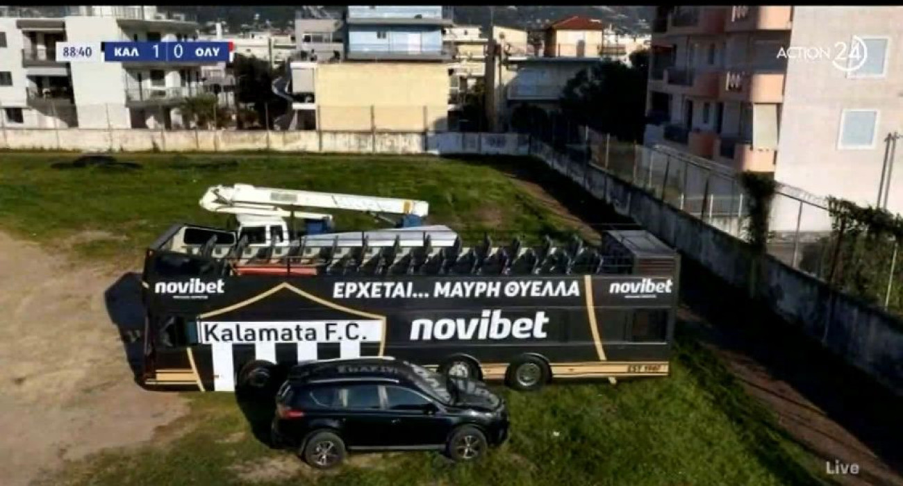 Το πούλμαν που θα μεταφέρει τους παίκτες της Καλαμάτας για τον γύρο του θριάμβου στην πόλη / Πηγή: Glomex