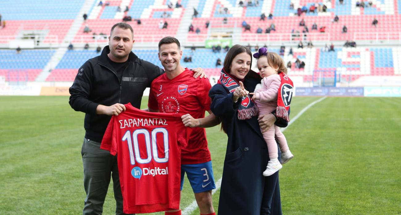 Ο Γιώργος Σαραμαντάς τιμήθηκε για τη συμπλήρωση 100 συμμετοχών με τον Πανιώνιο / Πηγή: Intim