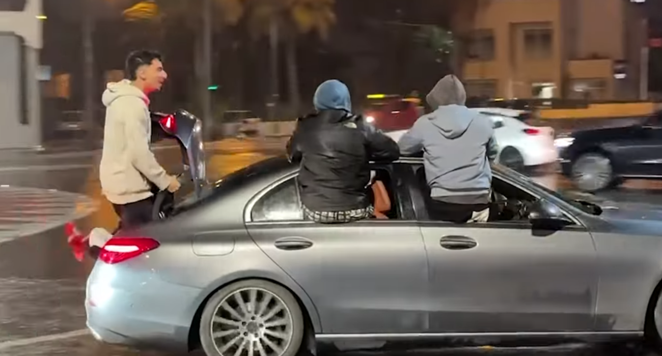 Χαμός από τους Μαροκινούς - Ξεχύθηκαν στους δρόμους για να πανηγυρίσουν / Screenshot