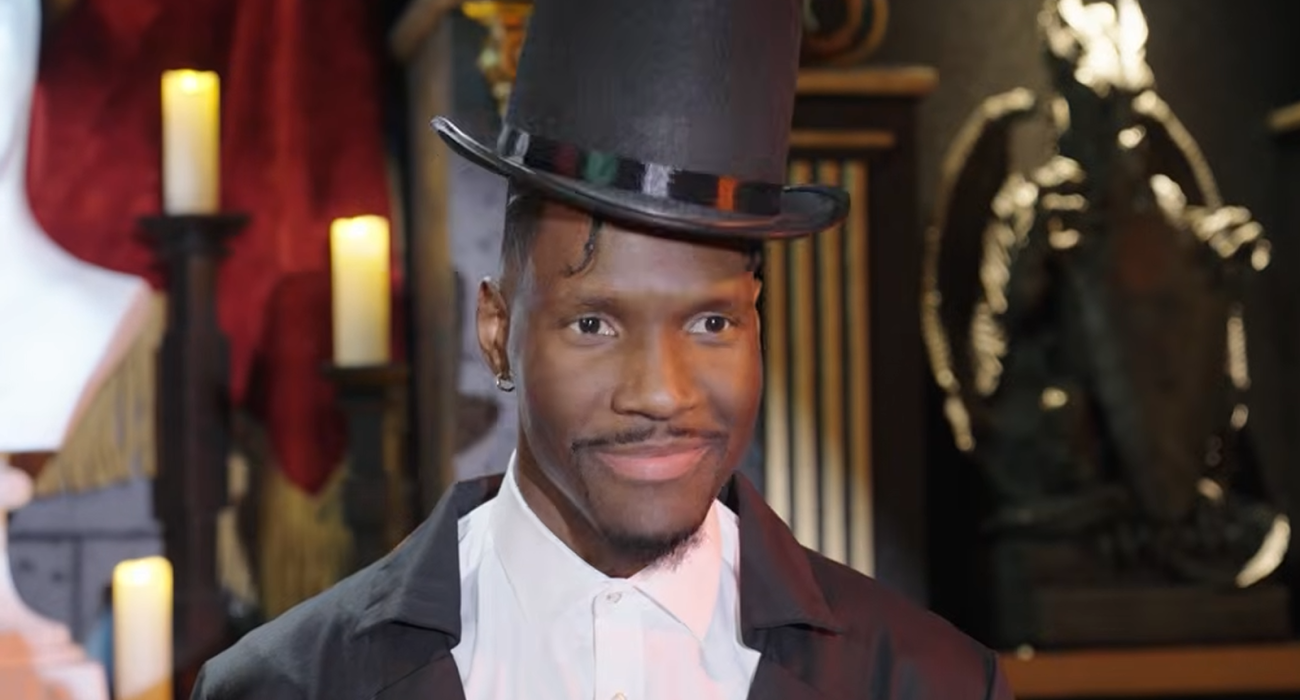 Ο... μάγος Νάιτζελ Χέιζ - Ντέιβις φορά το καπέλο του και αφήνει το κοινό άφωνο / PrintScreen