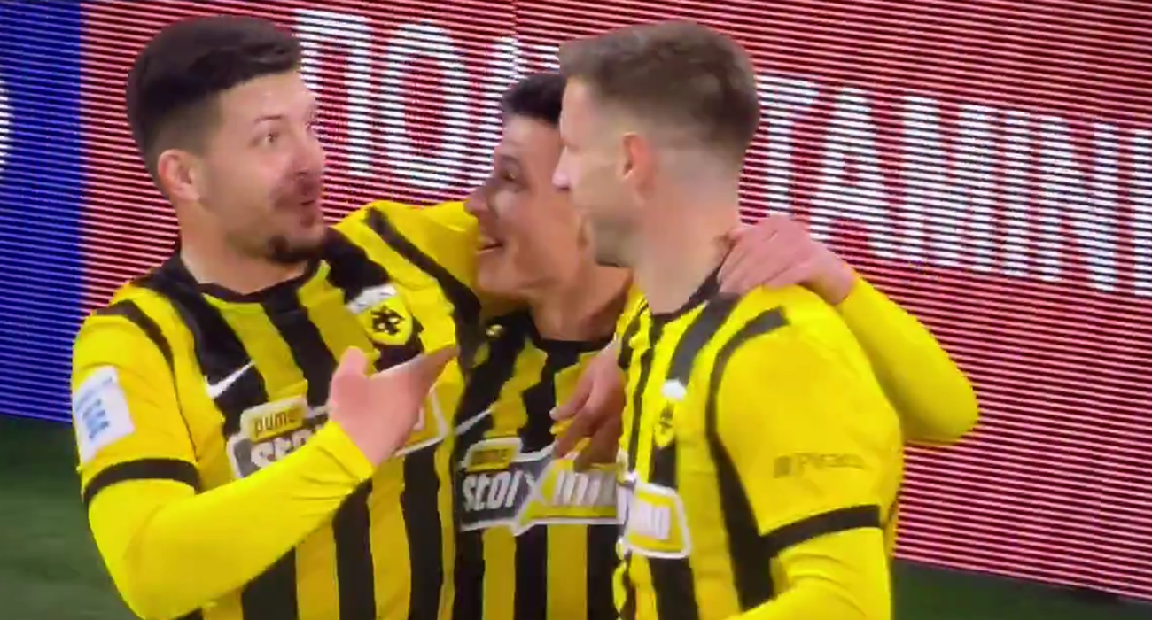 Σέντρα πάρε-βάλε του Πήλιου στον Βάργκα, ο Ούγγρος φορ δεν αστόχησε για το 3-0 της ΑΕΚ / Screenshot