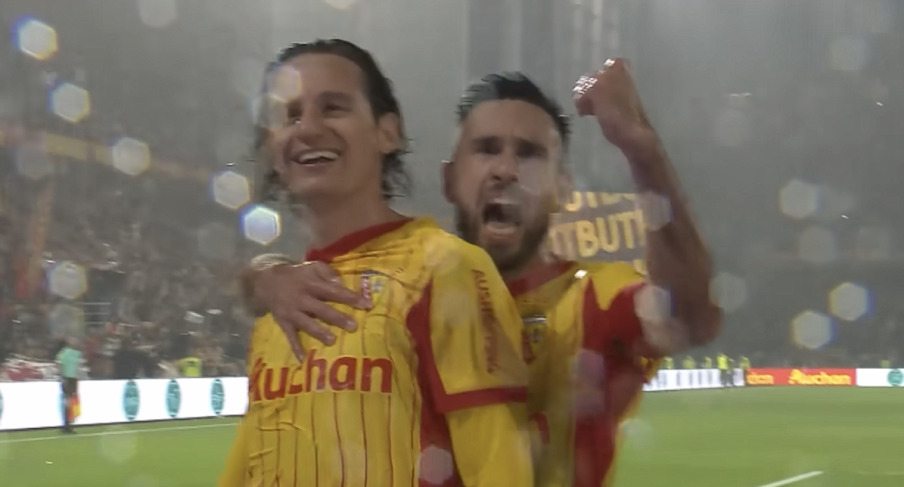 Ο Φλόριαν Τοβέν με τον Αντριάν Τόμασον πανηγυρίζουν / Screenshot