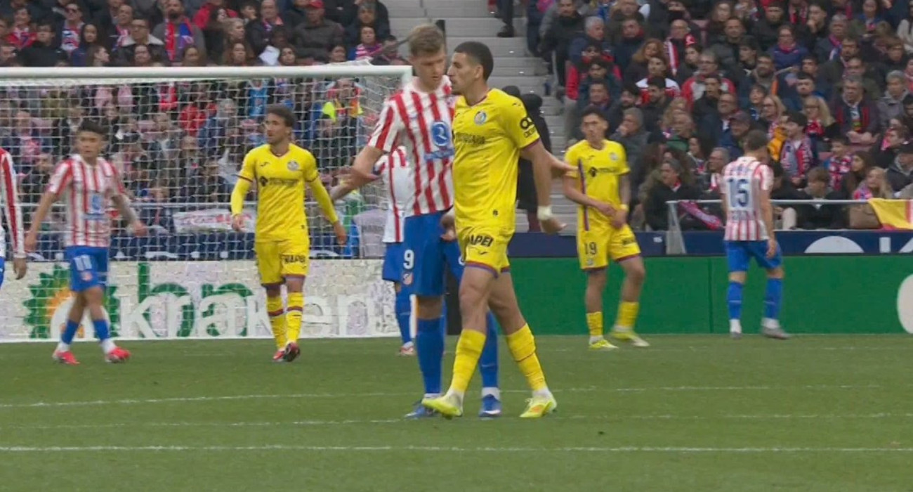 «Ορκίζομαι στην οικογένειά μου, δεν ήθελα να τον αγγίξω»: Παίκτης της Χετάφε αποβλήθηκε επειδή τσίμπησε τα γεννητικά όργανα του Σόρλοθ