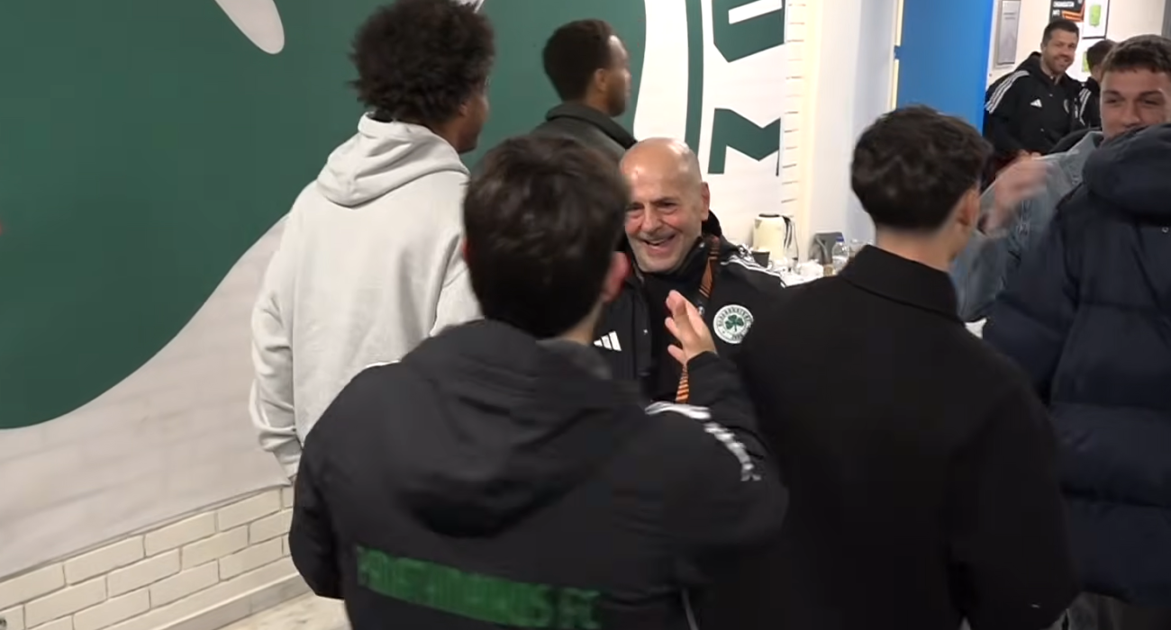 Η στιγμή της αγκαλιάς του Γιάννη Αλαφούζου με τον Βισέντε Ταμπόρδα / Screenshot