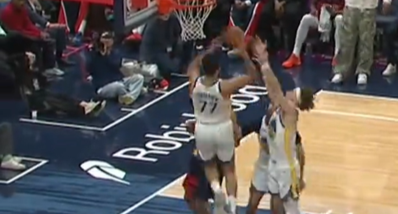 Απίθανο... αυτοκαλάθι του Γιουρτσεβέν στο ματς των Γουόριορς στο NBA (video)