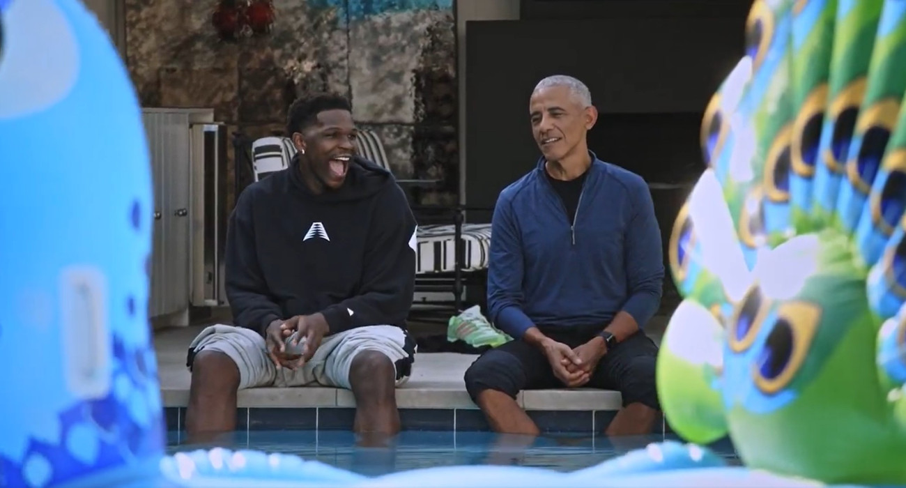 Ο 44ος Πρόεδρος των ΗΠΑ, Μπαράκ Ομπάμα μαζί με τον Άντονι Έντουαρντς των Μινεσότα Τίμπεργουλβς