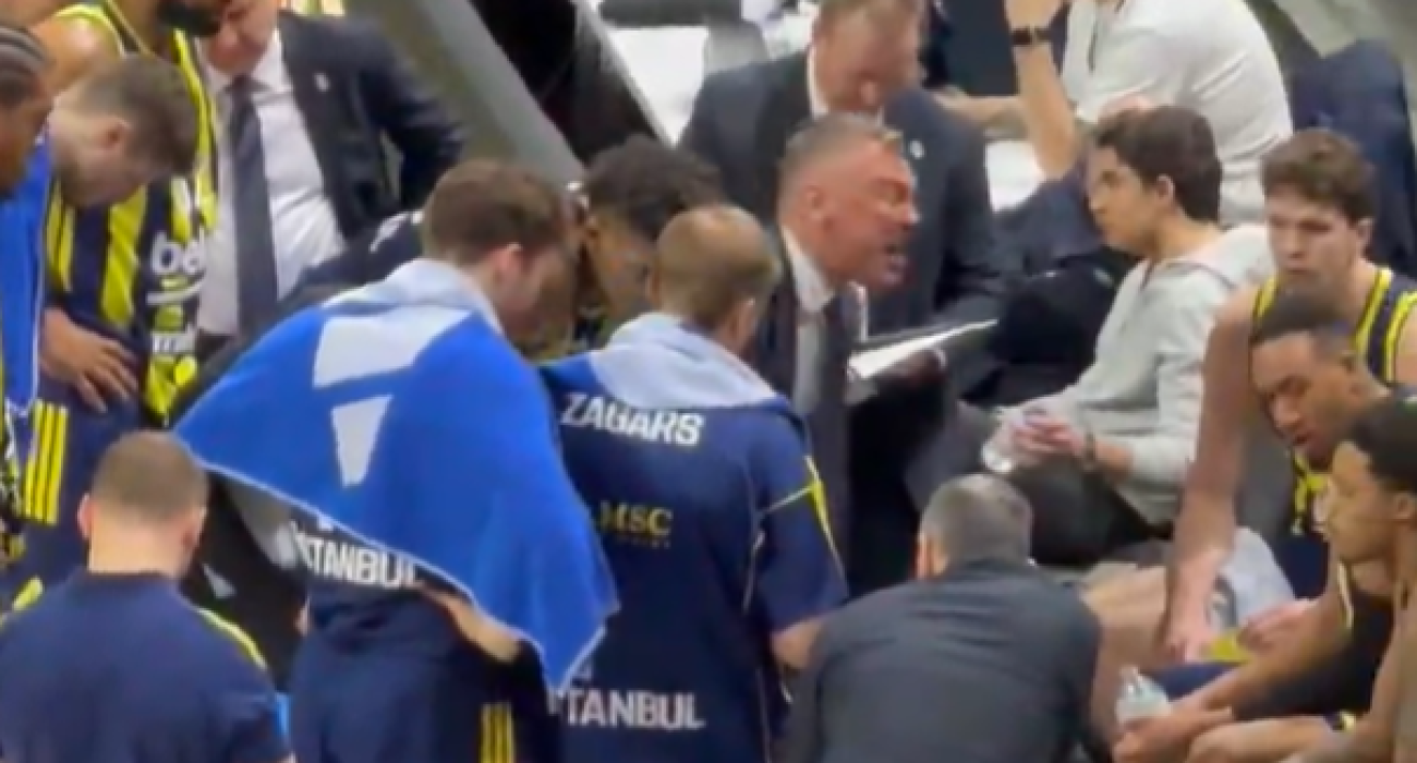 Ο Σαρούνας Γιασικεβίτσιους «εκρήγνυται» στον πάγκο της Φενέρ / PrintScreen