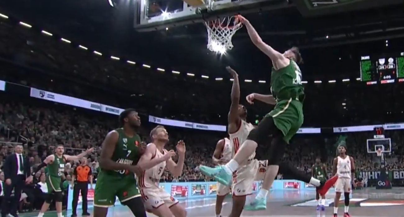 Το... βροντερό κάρφωμα του Τουμπέλις πάνω στον Μάικ / PrintScreen