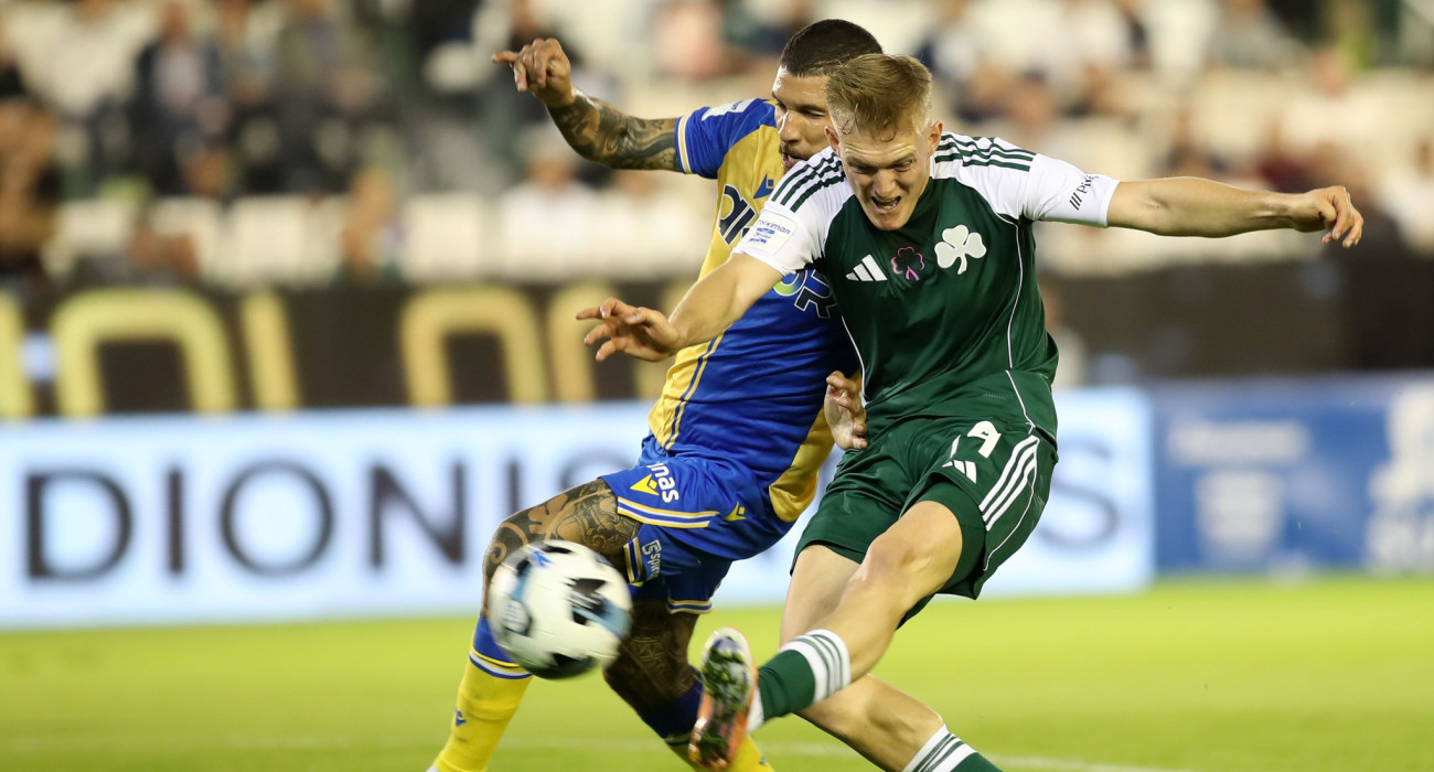 Σβιντέρσκι και Τριανταφυλλόπουλος μονομαχούν στο παιχνίδι Παναθηναϊκός - Αστέρας AKTOR / Πηγή: Intime