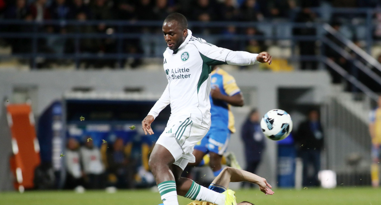 Ο Ανδρέας Τεττέη σε μονομαχία στο παιχνίδι του Παναθηναϊκού με τον Αστέρα AKTOR / Πηγή: Intime