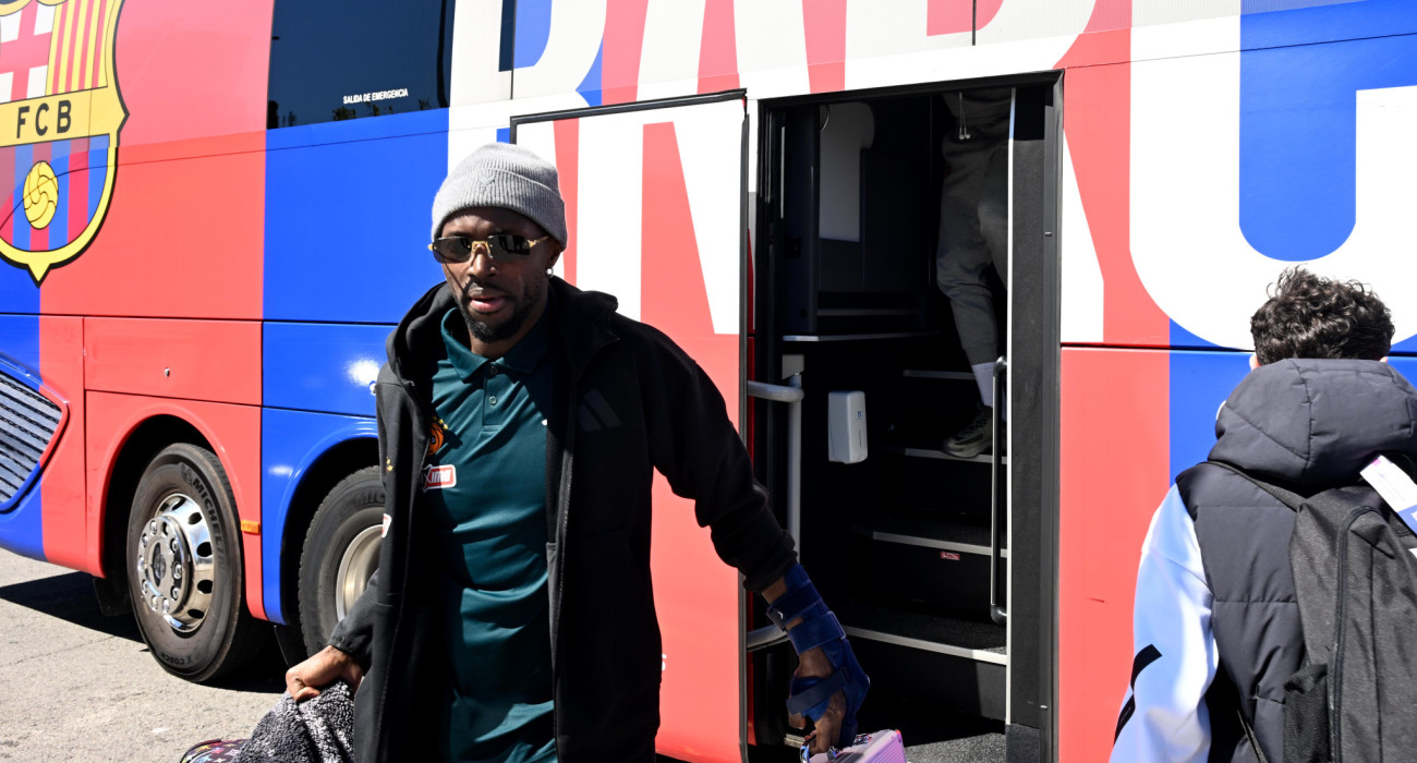 Ο Τζέριαν Γκραντ κατά την άφιξη του Παναθηναϊκού στη Βαρκελώνη ενόψει της αναμέτρησης κόντρα στη Μπαρτσελόνα / Πηγή: Vaggelis Stolis